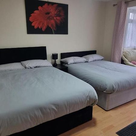 Star Homes Лондон Екстериор снимка
