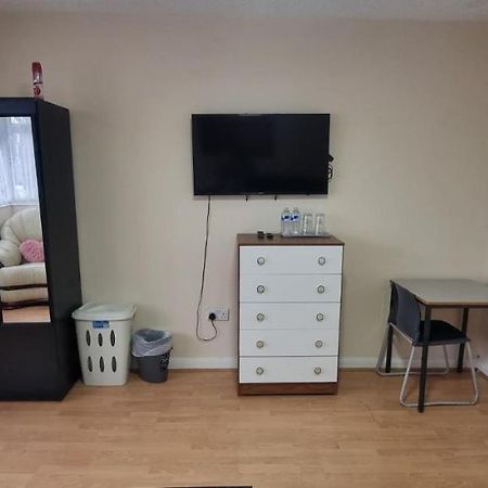 Star Homes Лондон Екстериор снимка