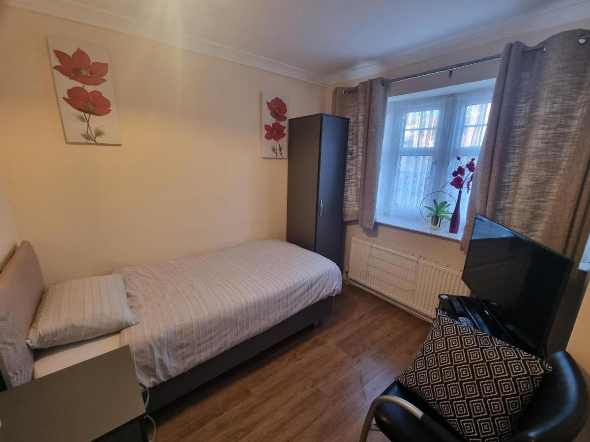 Star Homes Лондон Екстериор снимка