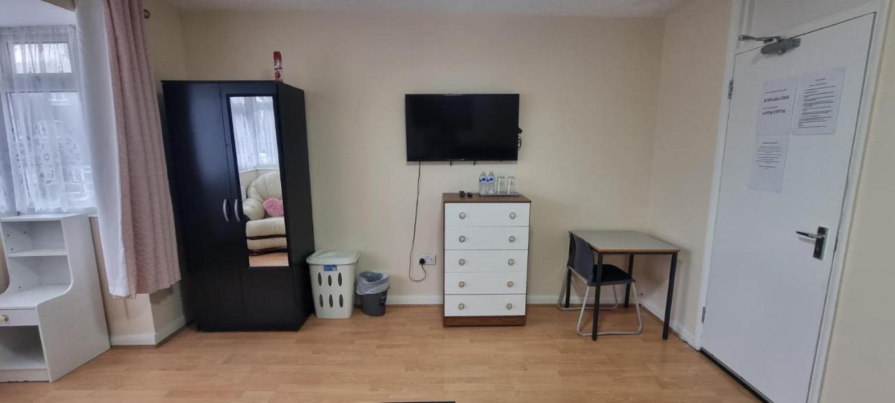 Star Homes Лондон Екстериор снимка