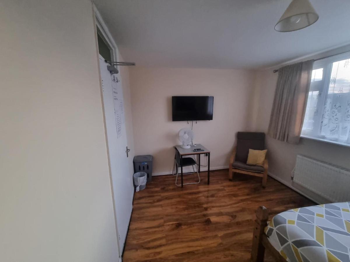 Star Homes Лондон Екстериор снимка